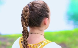 Năng động, trẻ trung với tóc tết xoắn